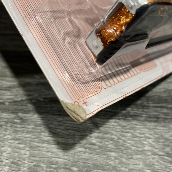 Hot Wheels | 52nd Anniversary #6/6: Volkswagen T2 Pickup - 1:64 Scale Die Cast - Picture 10 of 11